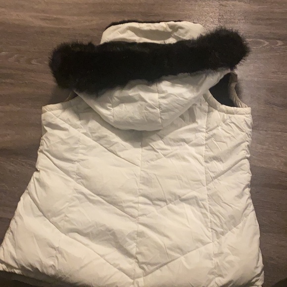 Used - Picture 2 of 3